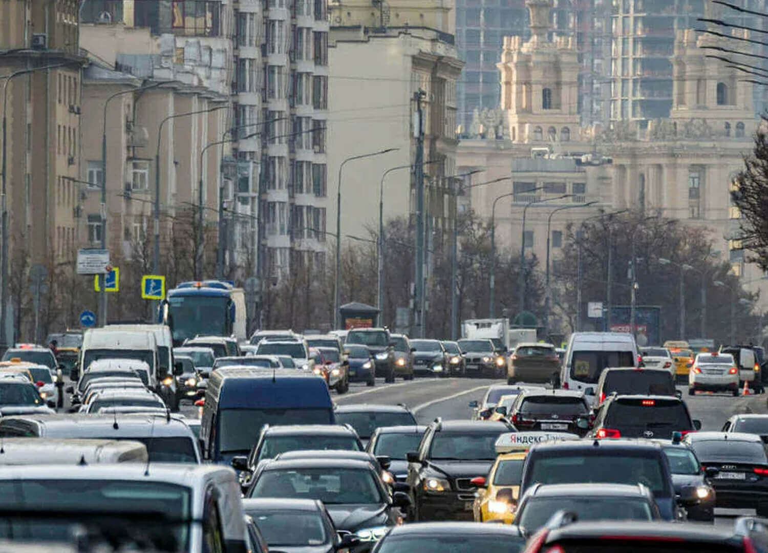 Окна выходящие на оживленную дорогу